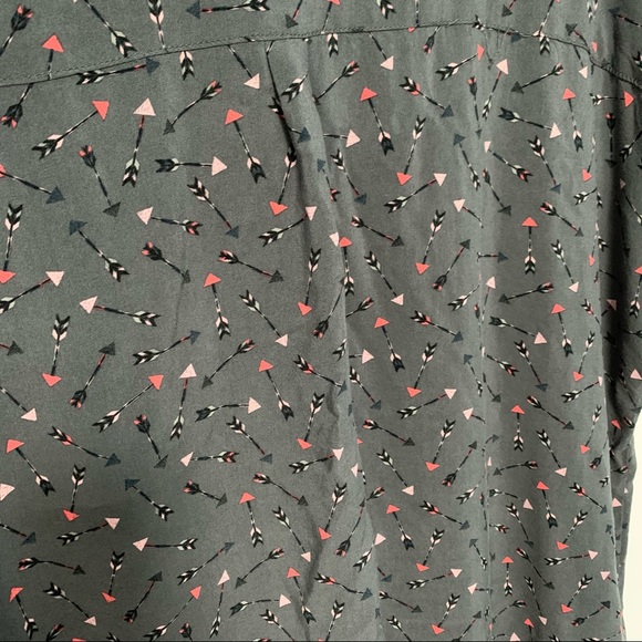 Torrid Button Down Arrow Top Size 2x - Picture 7 of 8